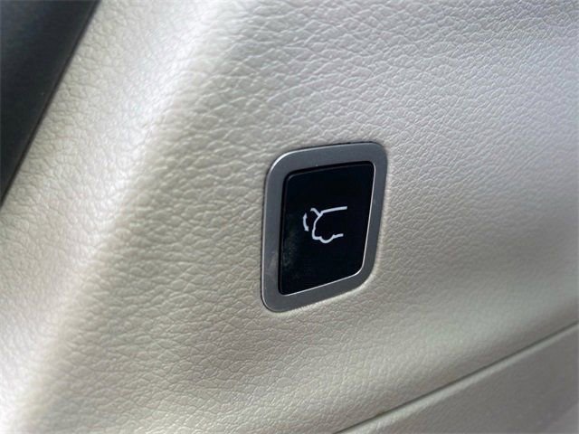 Used 2023 Chrysler Pacifica Limited image 26