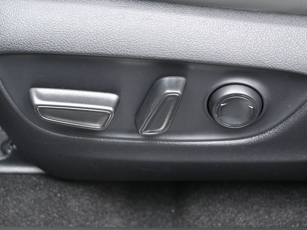 Certified 2024 Toyota Venza XLE image 12