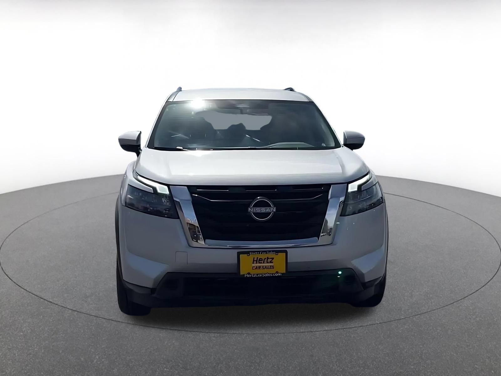 Used 2025 Nissan Pathfinder SV AWD/4WD image 3