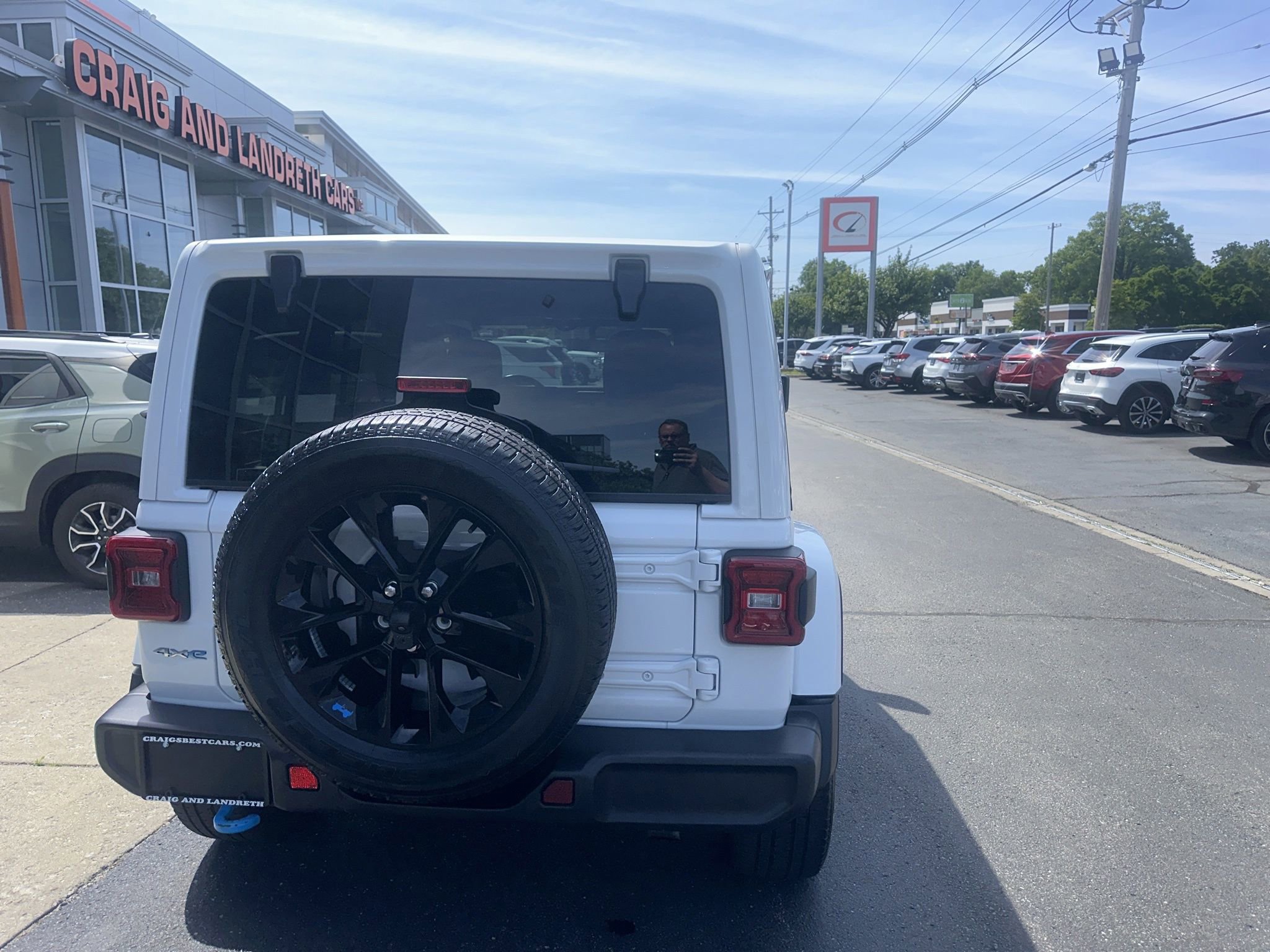 Used 2023 Jeep Wrangler Unlimited Sahara w/ Cold Weather Group AWD/4WD image 3