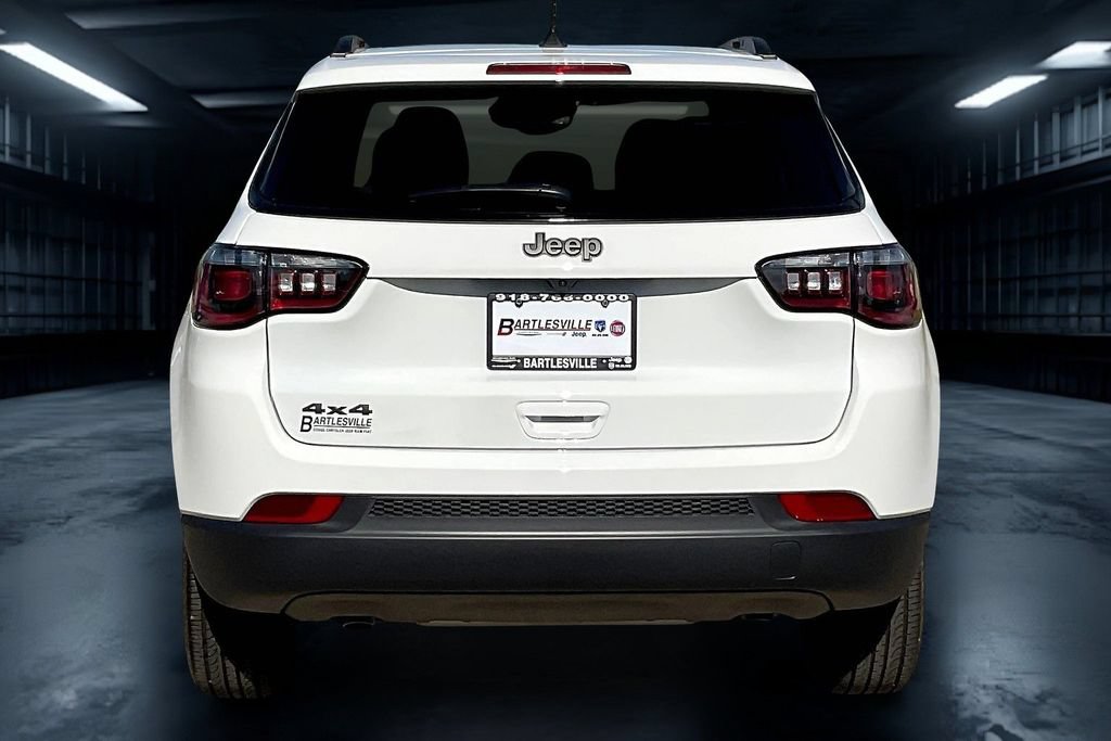 New 2025 Jeep Compass Latitude w/ Sun & Sound Group AWD/4WD image 4