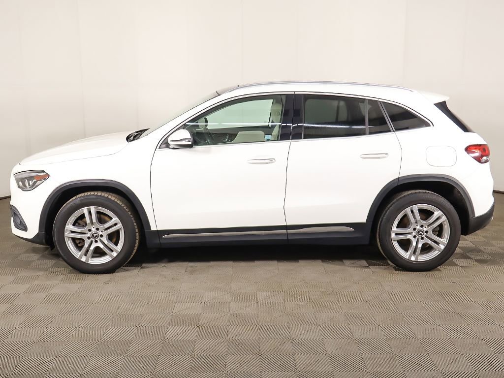 Used 2022 Mercedes-Benz GLA 250 4MATIC w/ Premium Package image 16