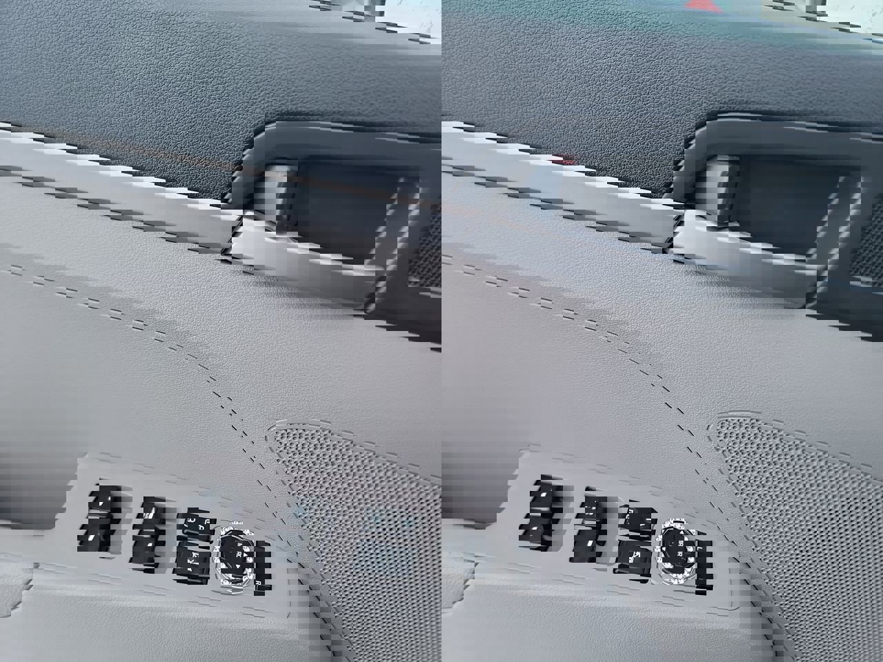 Used 2017 Hyundai Elantra SE image 11