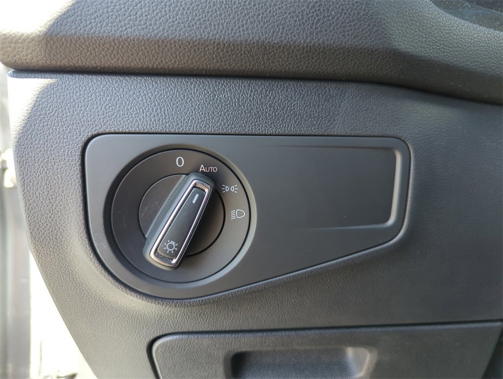 Used 2022 Volkswagen Tiguan SE R-Line image 39