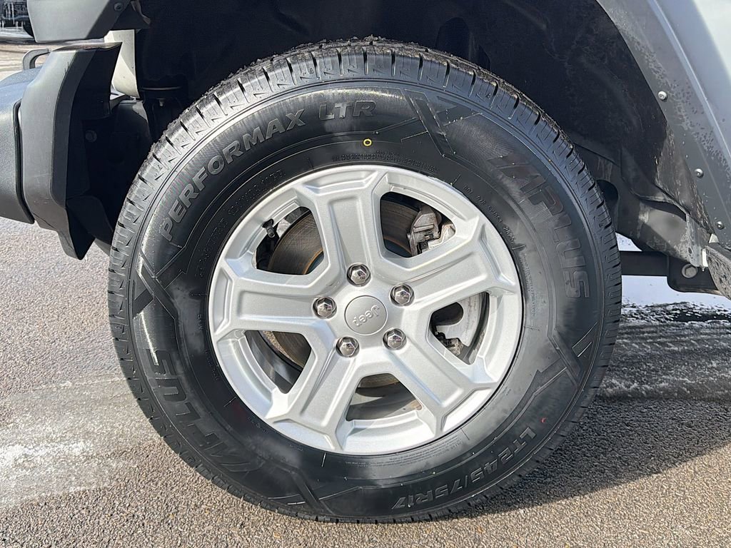 Used 2023 Jeep Wrangler Sport S image 39