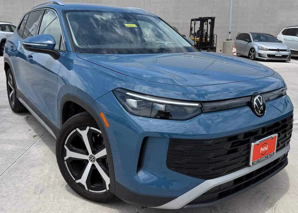 Used 2025 Volkswagen Tiguan SE