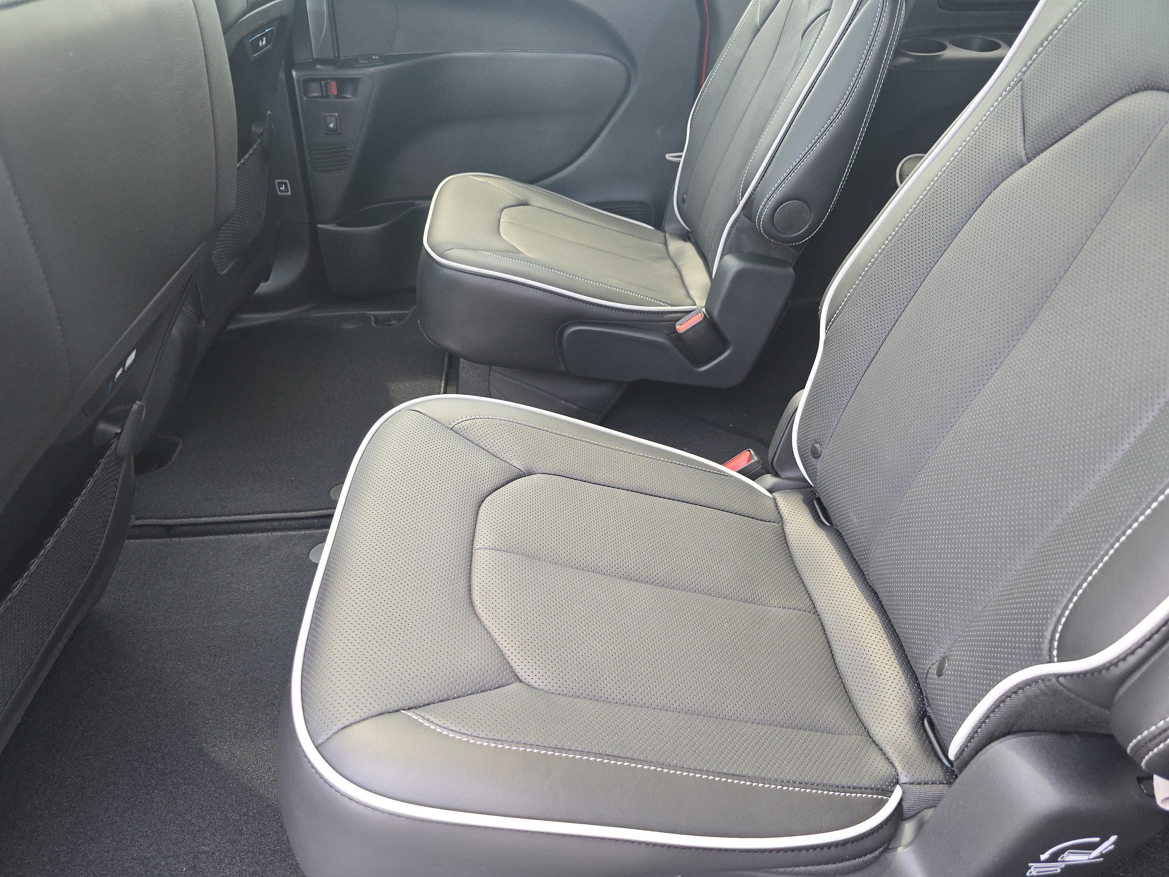 New 2026 Chrysler Pacifica Limited w/ S Appearance Package image 20