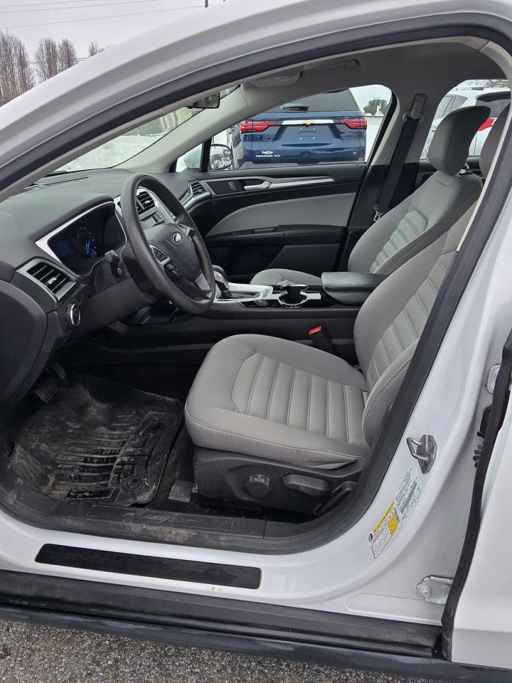 Used 2015 Ford Fusion S image 4