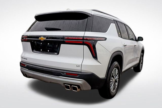 Used 2024 Chevrolet Traverse LT w/ Enhanced Driving Package image 7