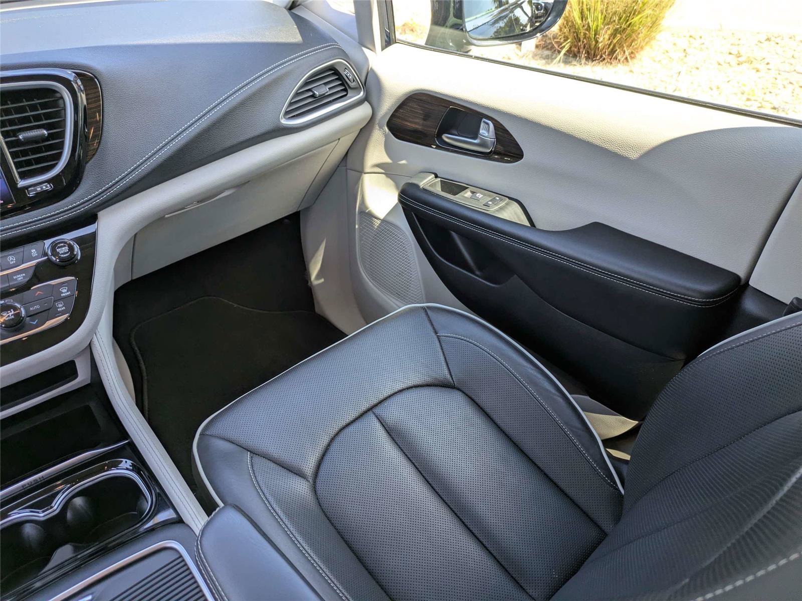 Certified 2023 Chrysler Pacifica Limited FWD image 20
