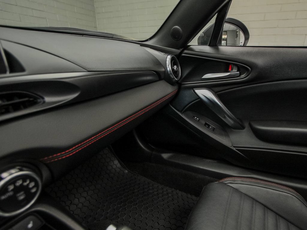 Used 2019 FIAT 124 Spider Abarth w/ Convenience Group RWD image 18