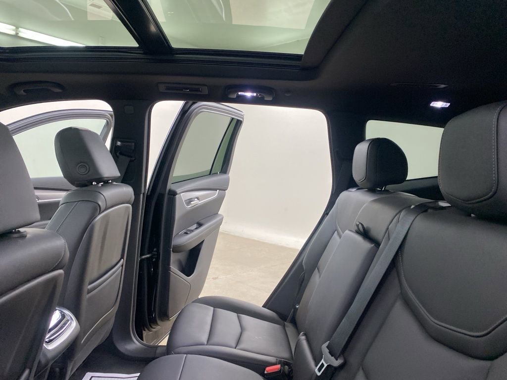 New 2025 Cadillac XT6 Luxury image 33