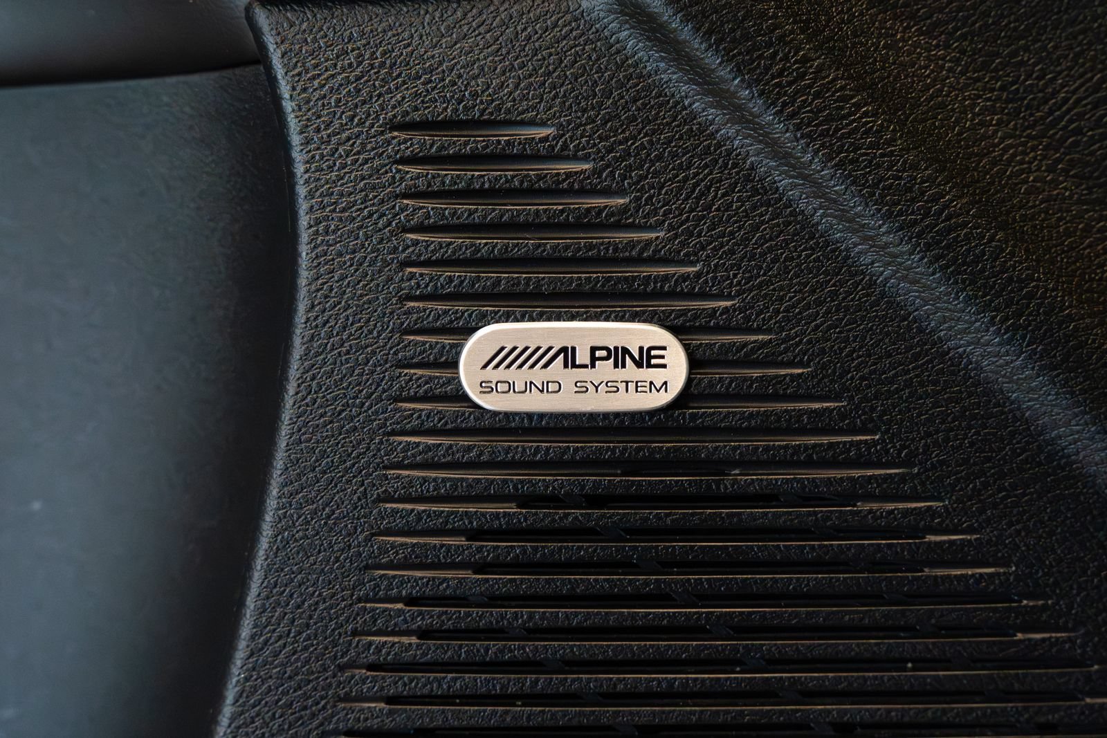 Used 2015 Dodge Challenger R/T Plus RWD image 14