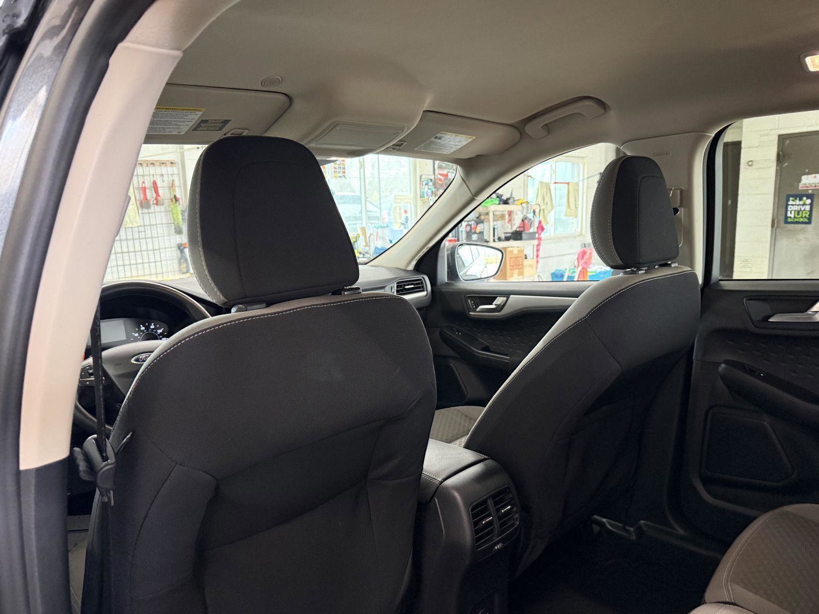 Used 2020 Ford Escape SE image 22