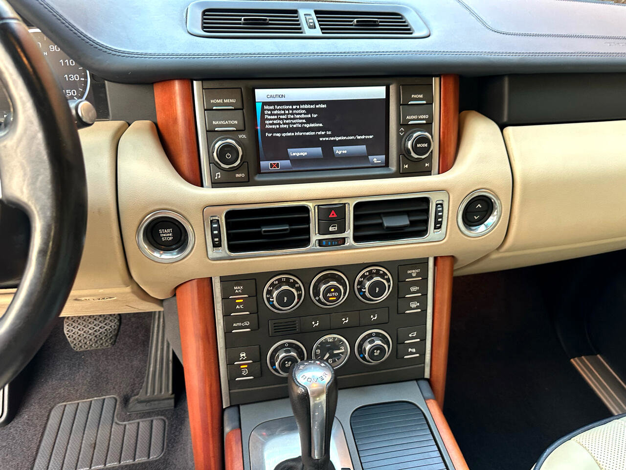 Used 2010 Land Rover Range Rover HSE LUX image 18