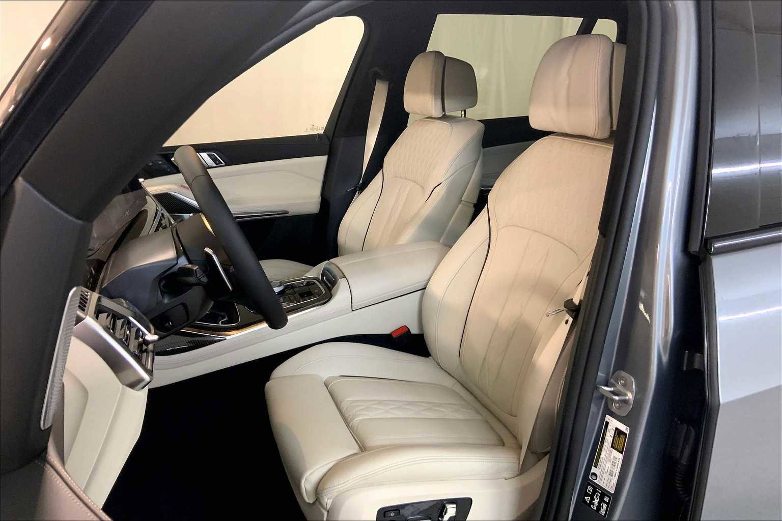 New 2026 BMW X7 M60i image 9