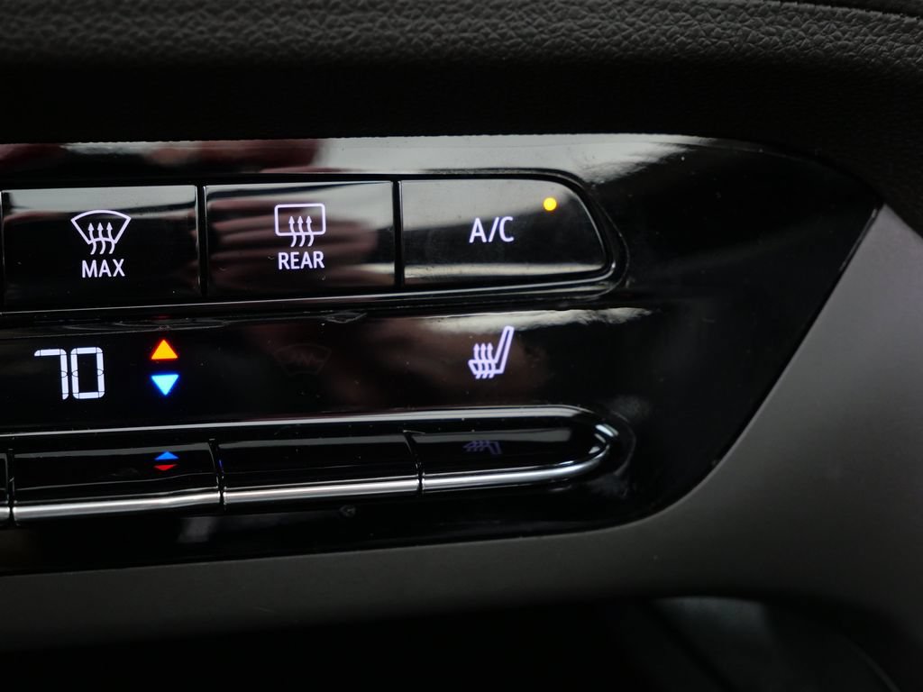 Used 2021 Buick Envision Essence w/ Technology Package I AWD/4WD image 29