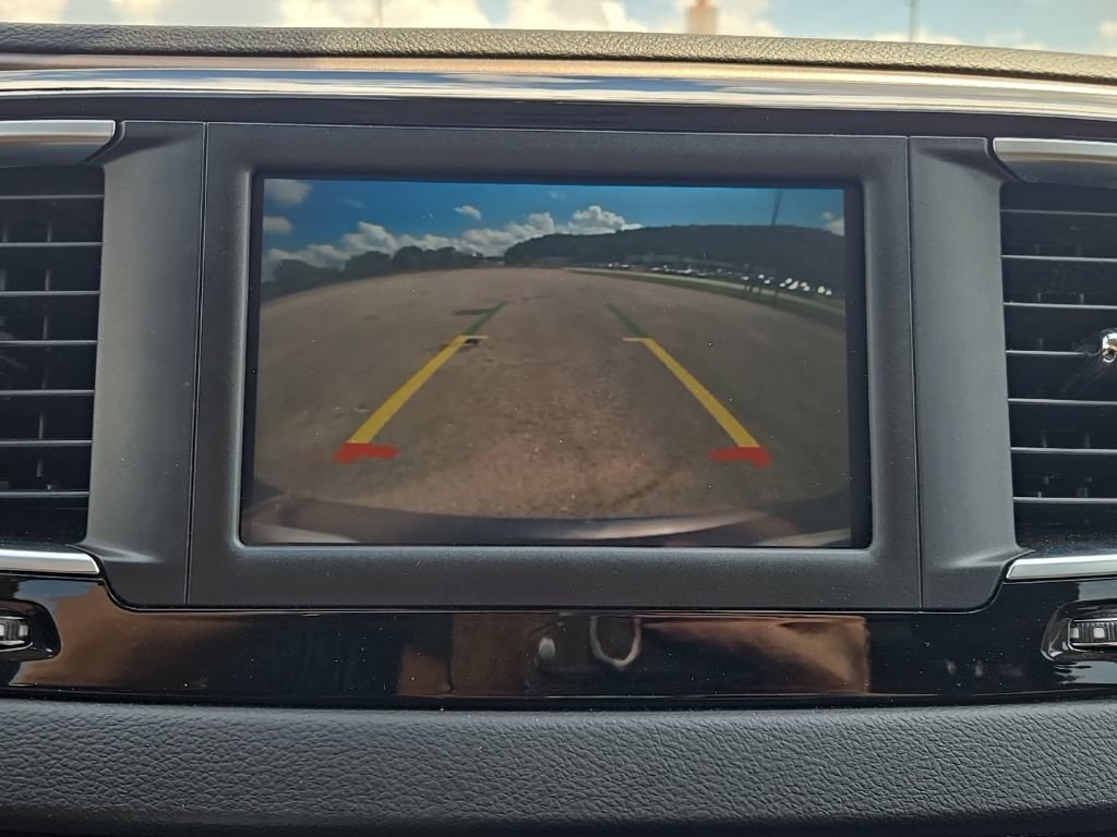 Used 2023 Chrysler Voyager LX FWD image 7