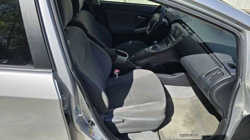 Used 2013 Toyota Prius Two FWD image 16