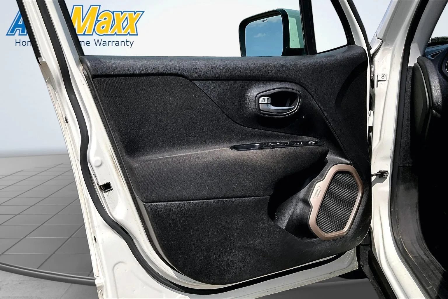 Used 2017 Jeep Renegade Latitude AWD/4WD image 19