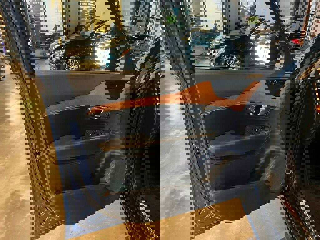 Used 2023 Volvo XC90 B5 Plus w/ Protection Package Premier image 15