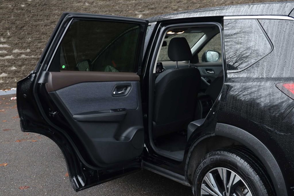 Used 2023 Nissan Rogue SV image 20