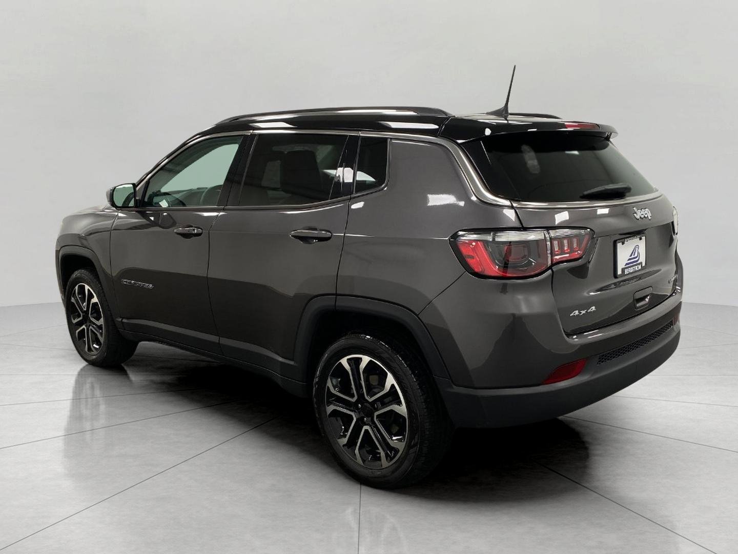 Used 2022 Jeep Compass Limited AWD/4WD image 7