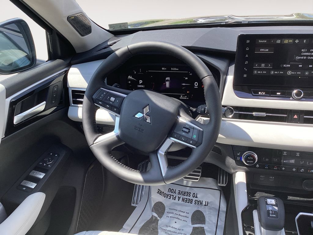 New 2025 Mitsubishi Outlander SEL image 12