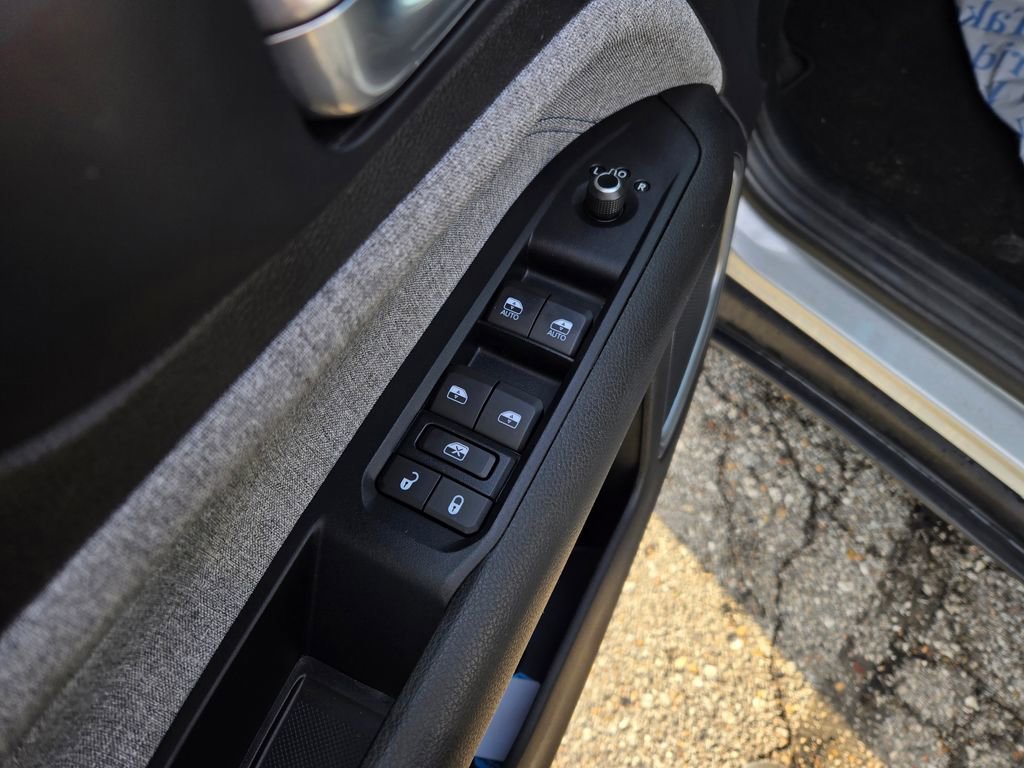 Used 2024 Jeep Compass Latitude AWD/4WD image 12