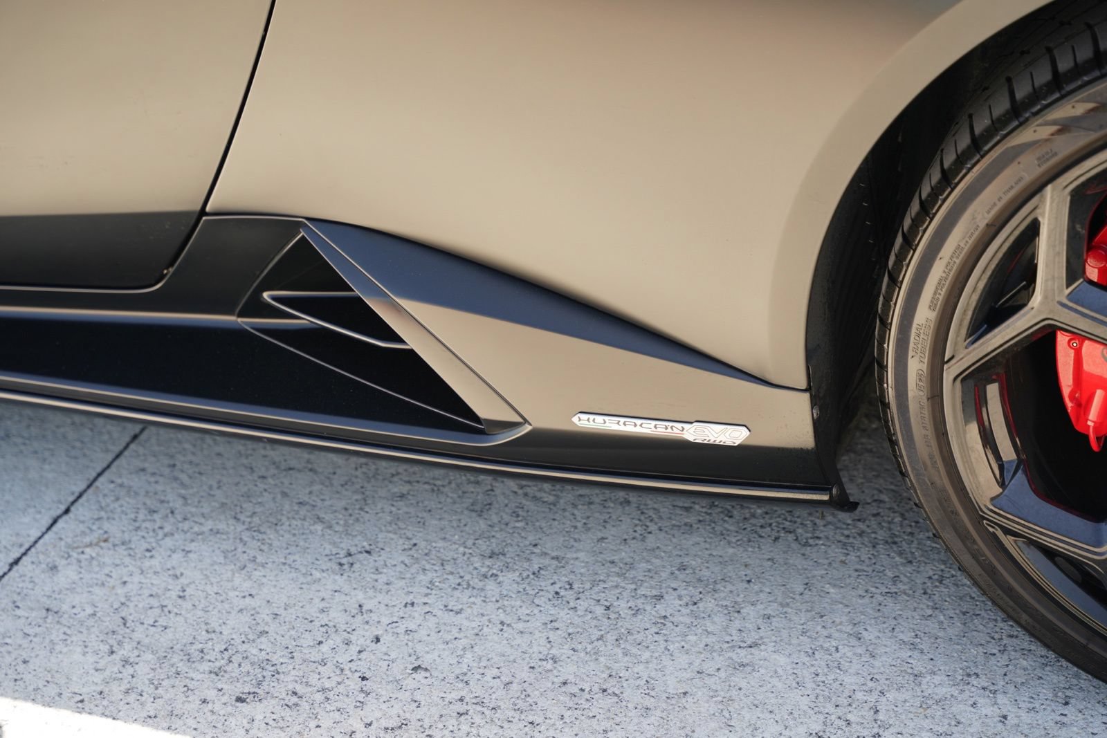 Used 2021 Lamborghini Huracan EVO RWD image 13