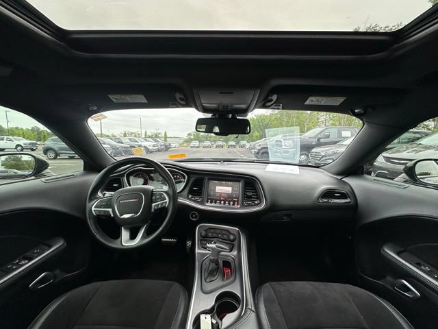 Used 2016 Dodge Challenger R/T Scat Pack w/ Leather Interior Group RWD image 2