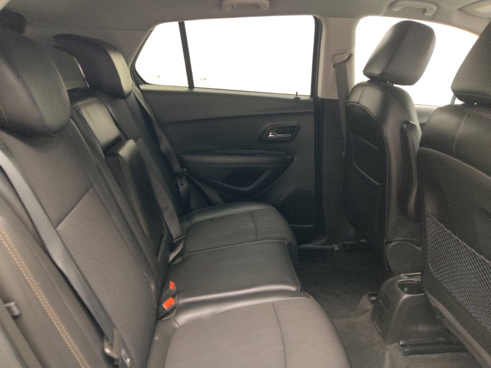 Used 2020 Chevrolet Trax LT w/ LT Convenience Package FWD image 19