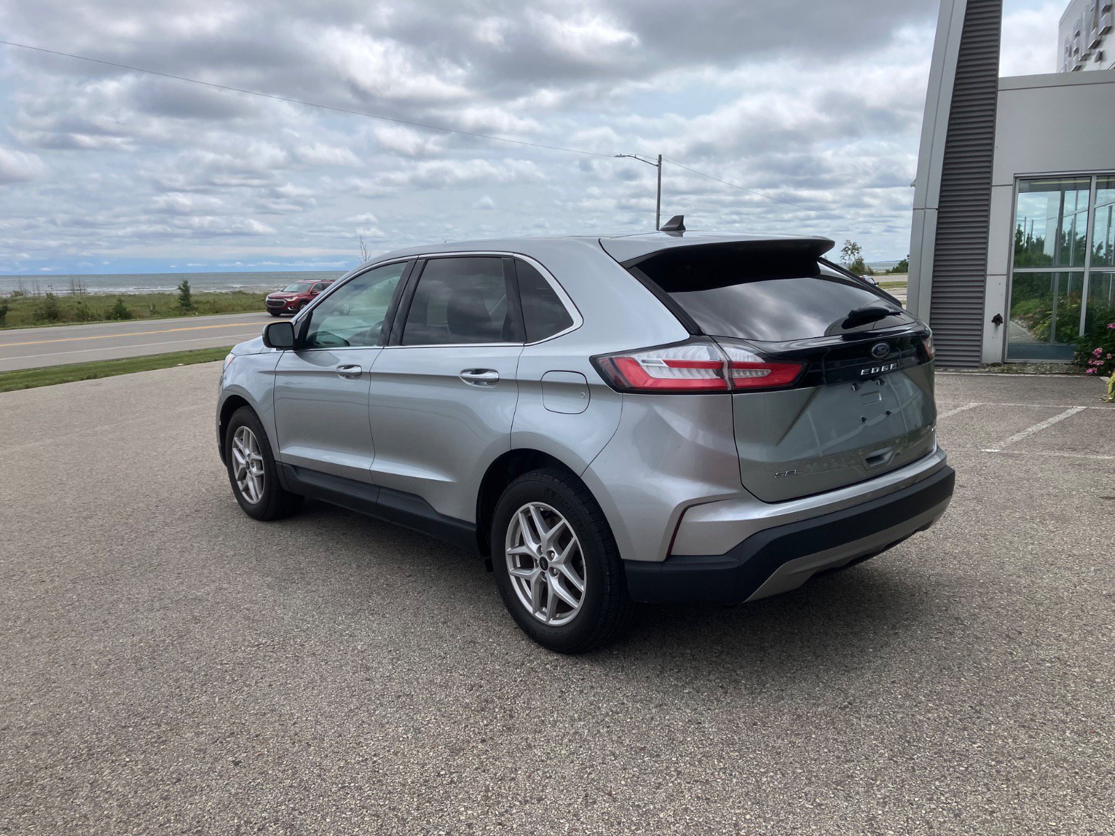 Used 2023 Ford Edge SEL w/ Convenience Package AWD/4WD image 3