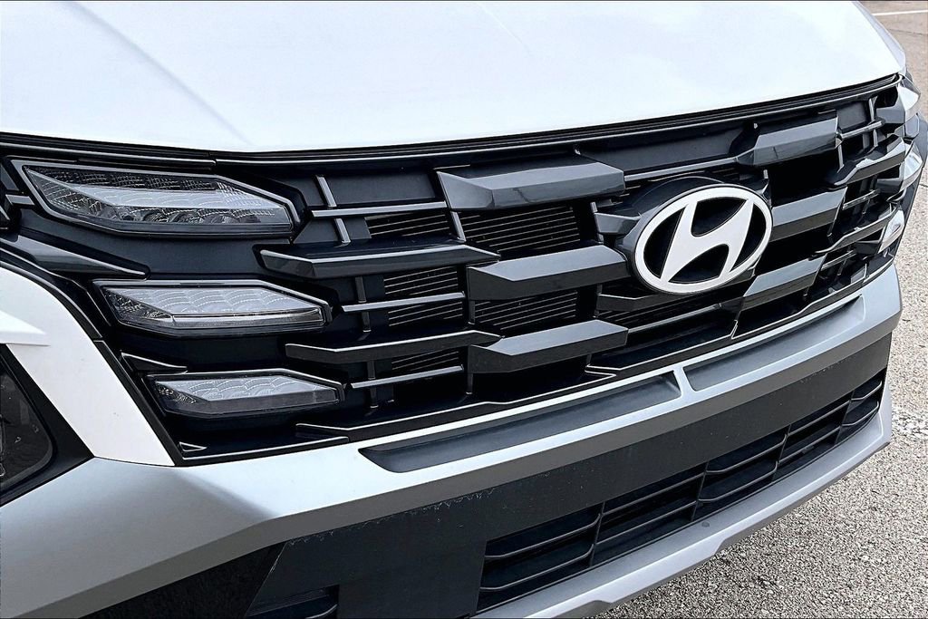 Used 2025 Hyundai Tucson SE FWD image 28