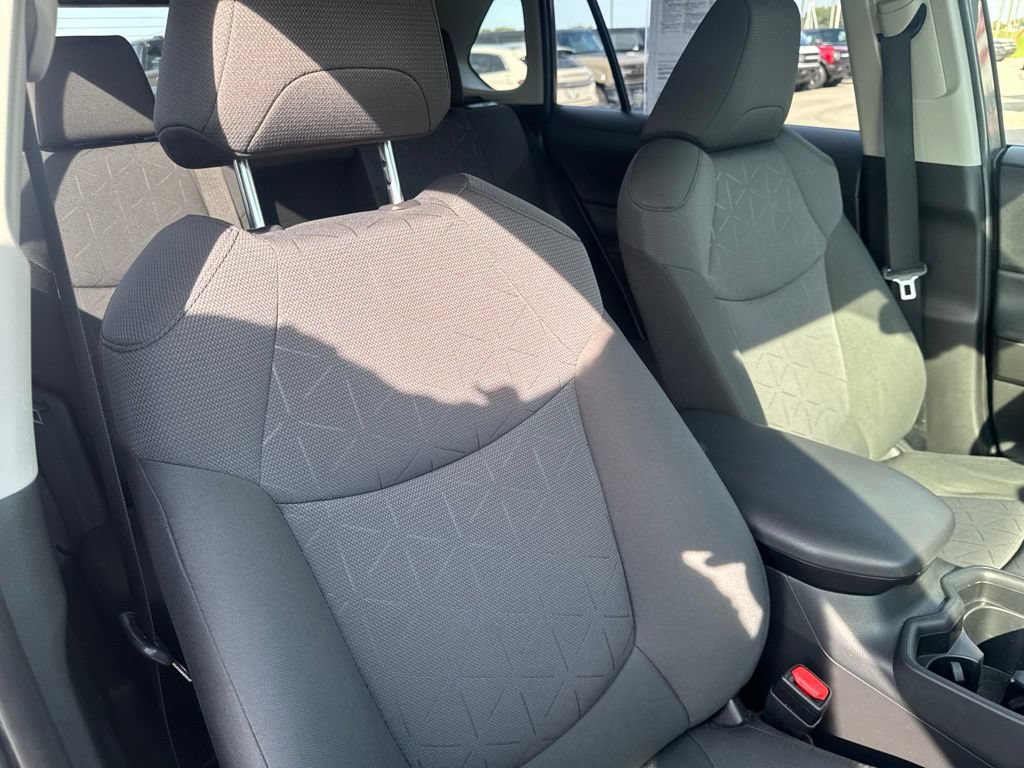 Used 2020 Toyota RAV4 XLE w/ Convenience Package AWD/4WD image 37