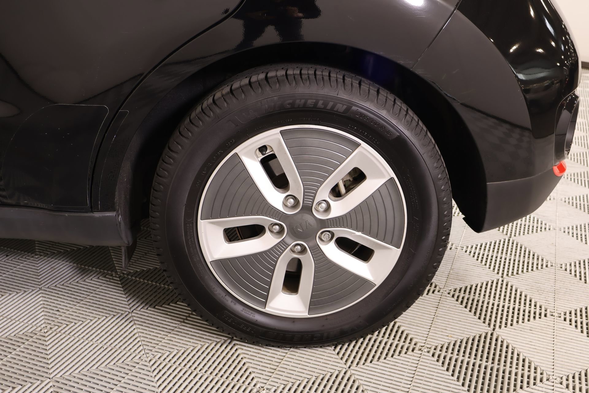 Used 2018 Kia Soul EV + image 19