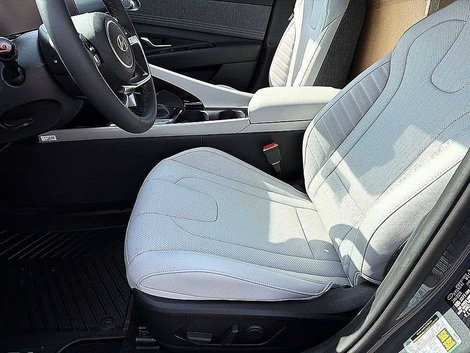 New 2026 Hyundai Elantra Limited FWD image 8