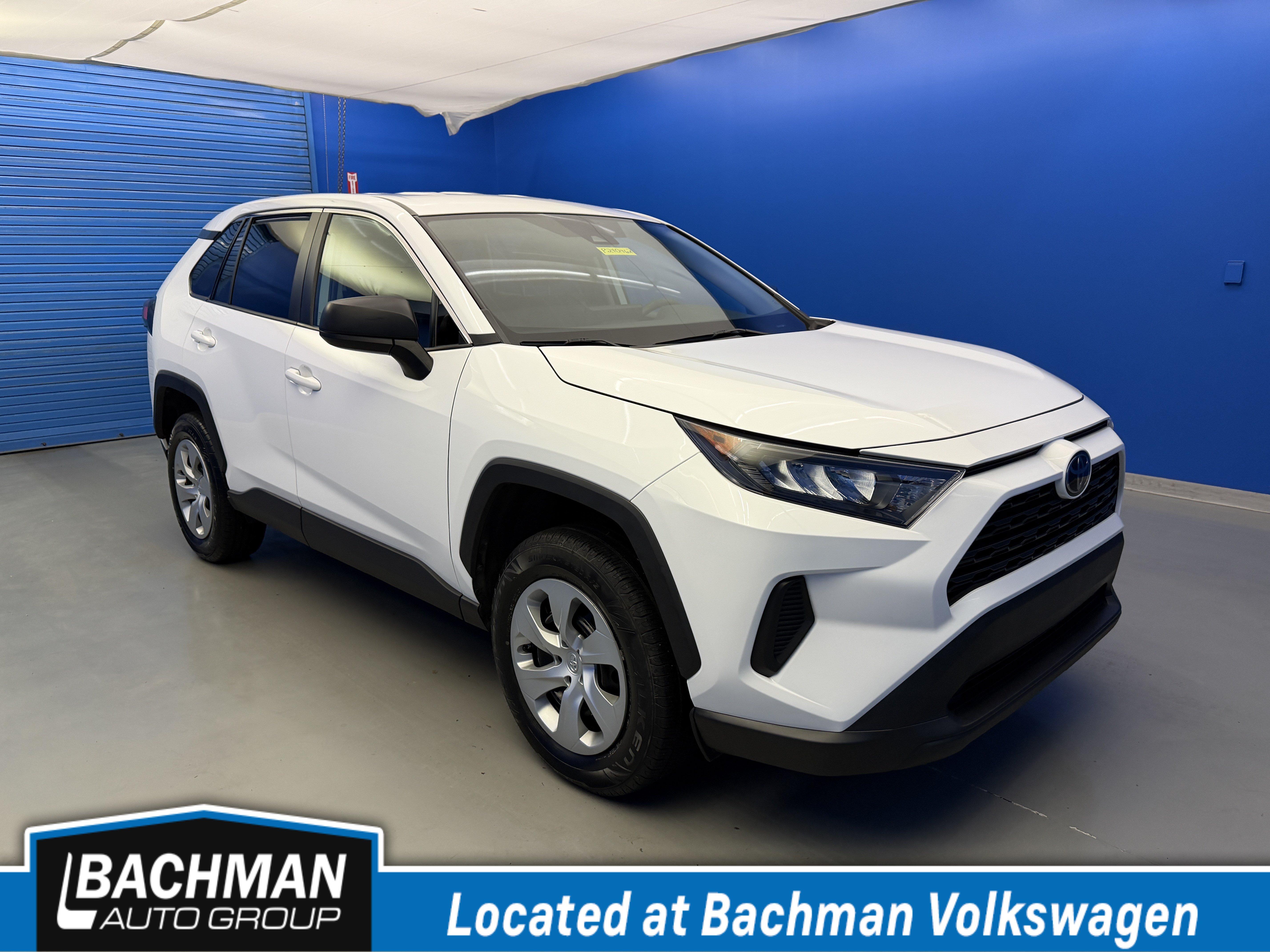 Used 2022 Toyota RAV4 LE FWD image 1