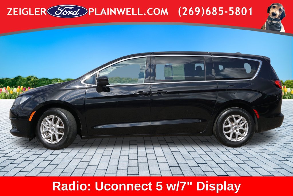 Used 2024 Chrysler Voyager LX FWD image 2