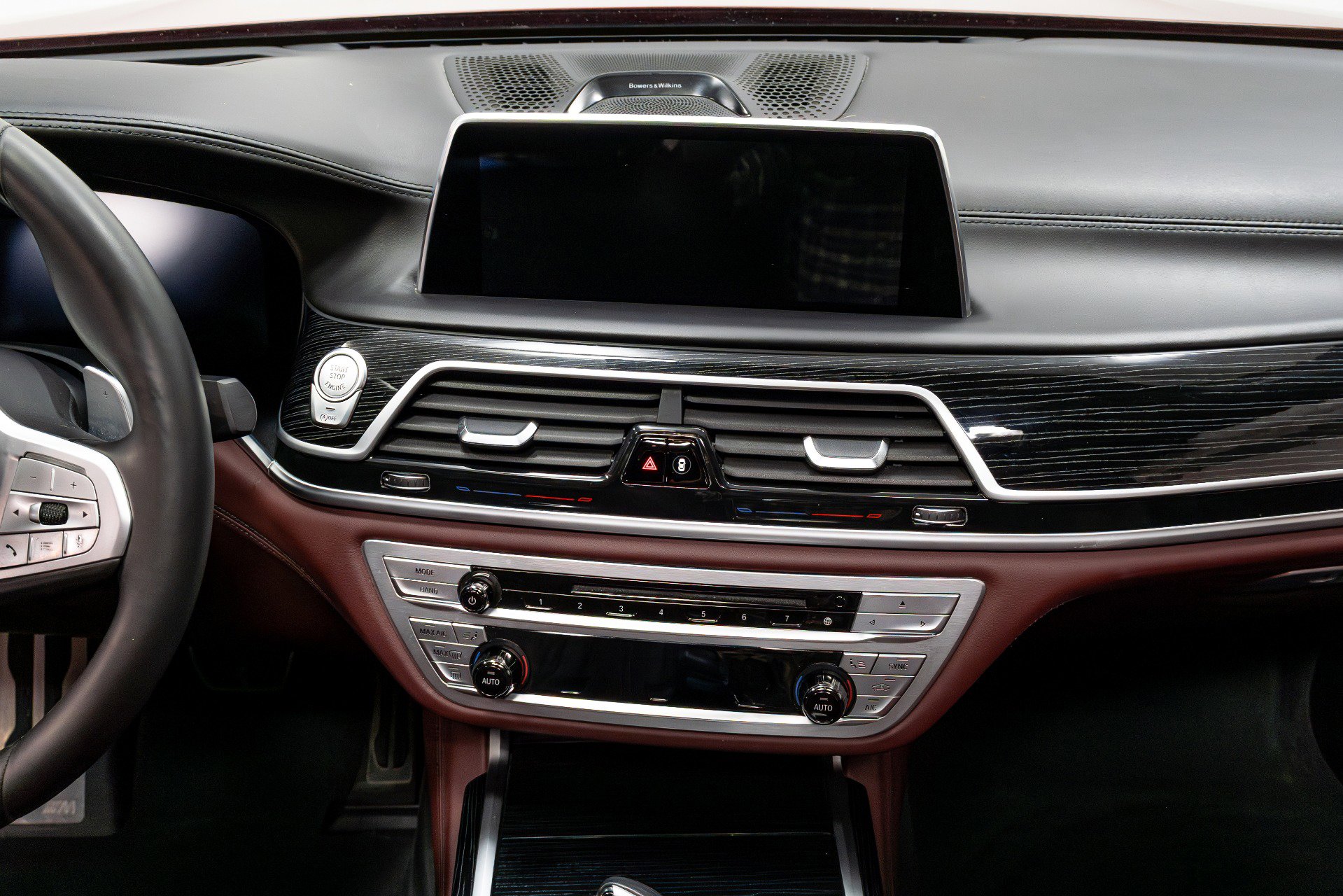 Used 2020 BMW 750i xDrive w/ Executive Package image 32