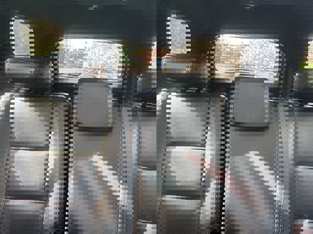 Used 2014 Ford Explorer XLT w/ Equipment Group 202A image 6