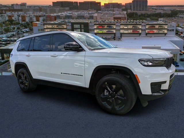 New 2025 Jeep Grand Cherokee L Laredo image 1