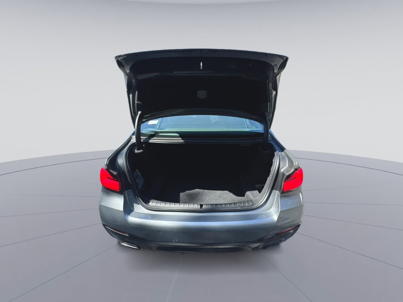 Certified 2023 BMW 540i xDrive w/ M Sport Package image 28