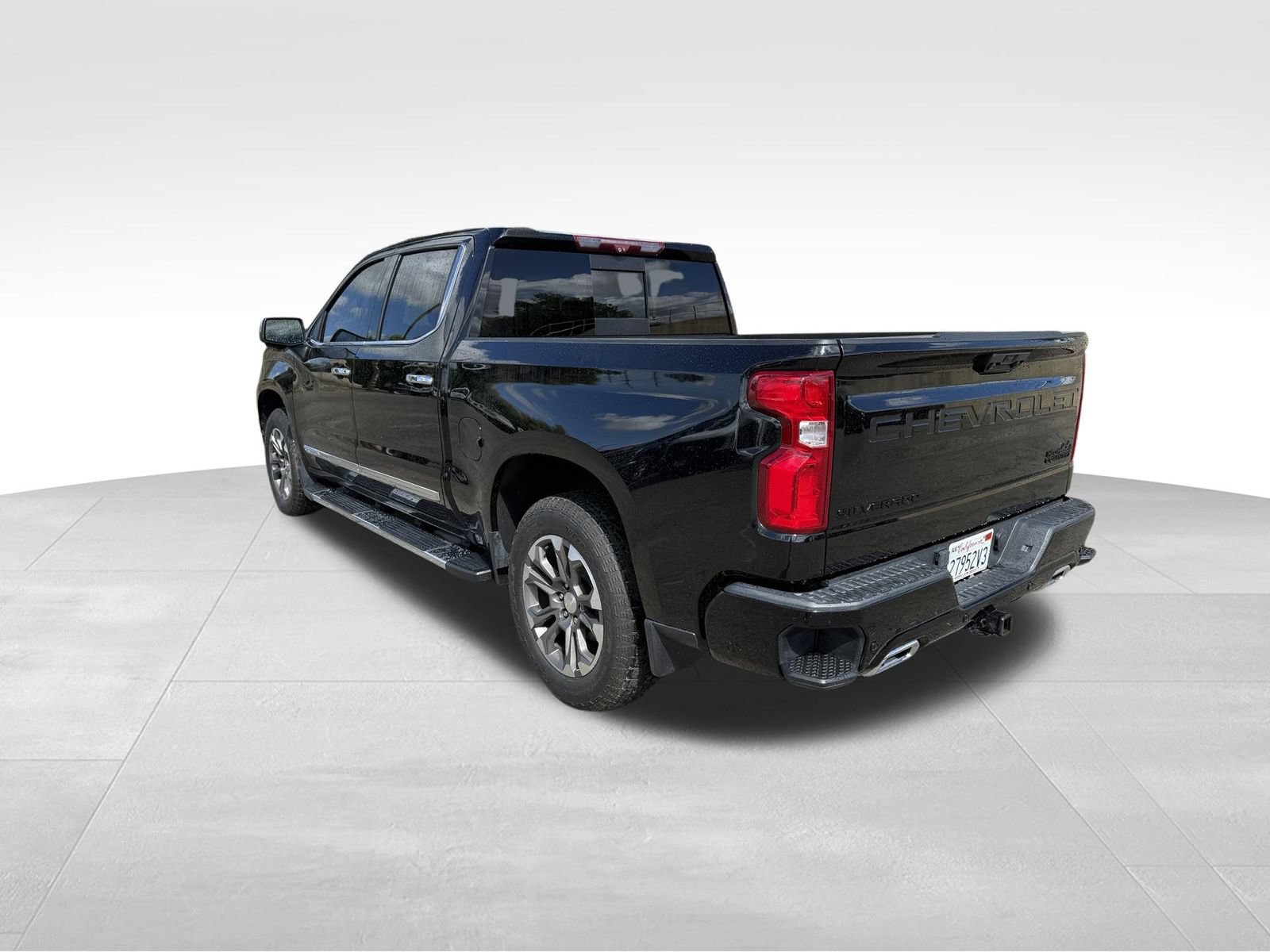 Used 2023 Chevrolet Silverado 1500 High Country w/ Technology Package AWD/4WD image 5