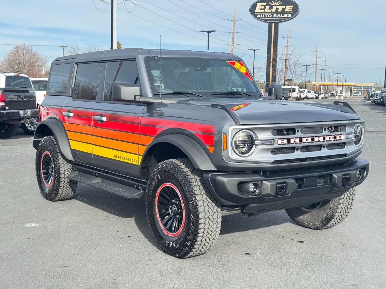 Used 2025 Ford Bronco Big Bend w/ Black Diamond Package image 3