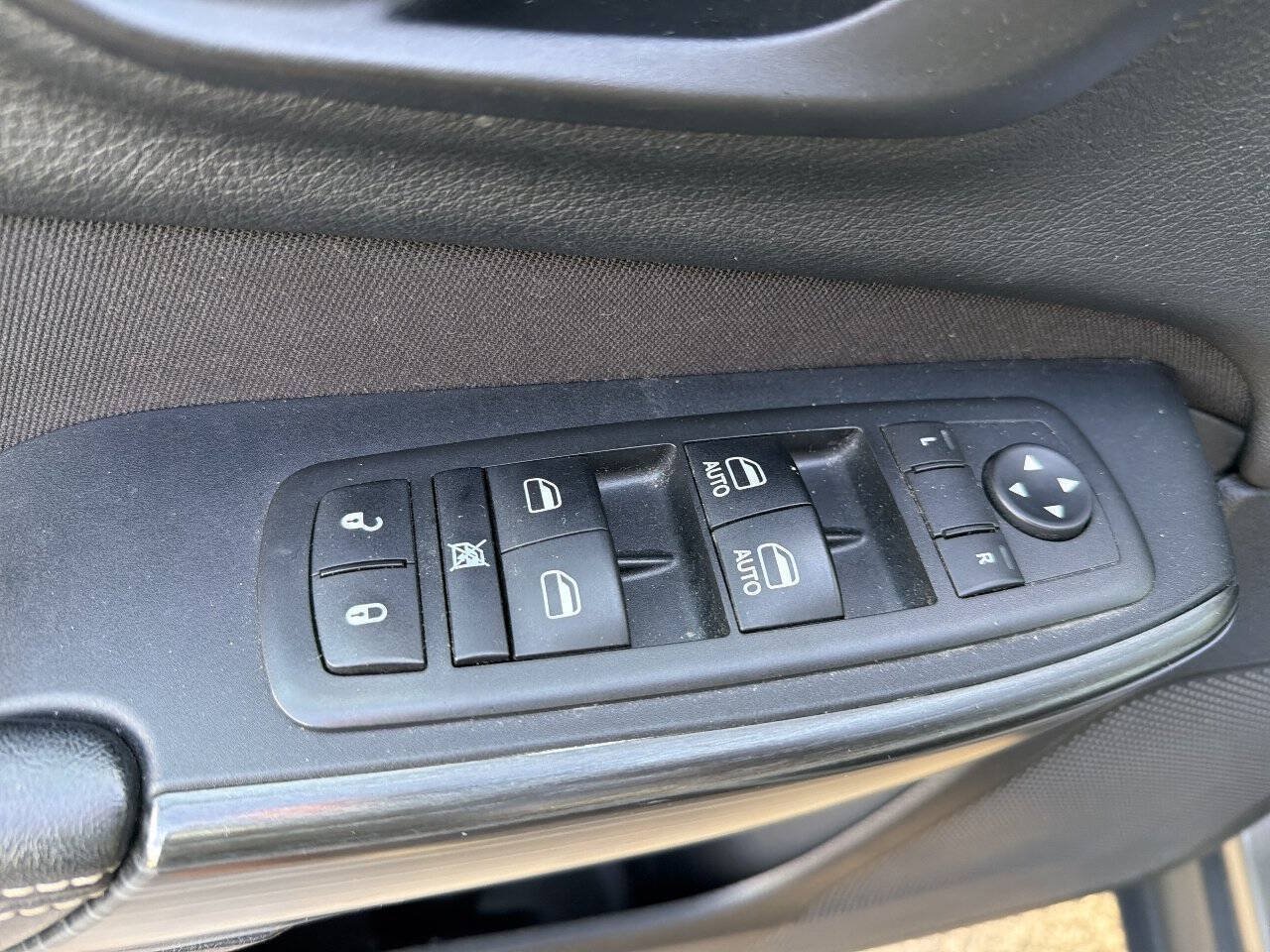 Used 2016 Jeep Cherokee Latitude w/ Cold Weather Group AWD/4WD image 15