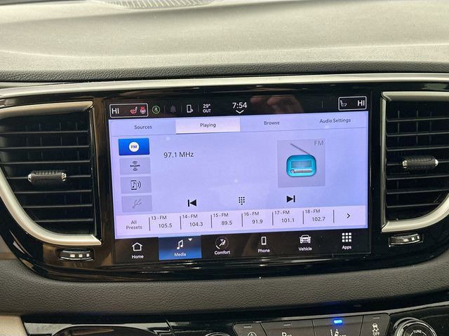 Used 2024 Chrysler Pacifica Touring-L image 12