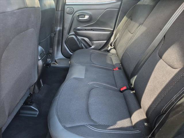 Used 2023 Jeep Renegade Latitude w/ Sun/Sound Group AWD/4WD image 23