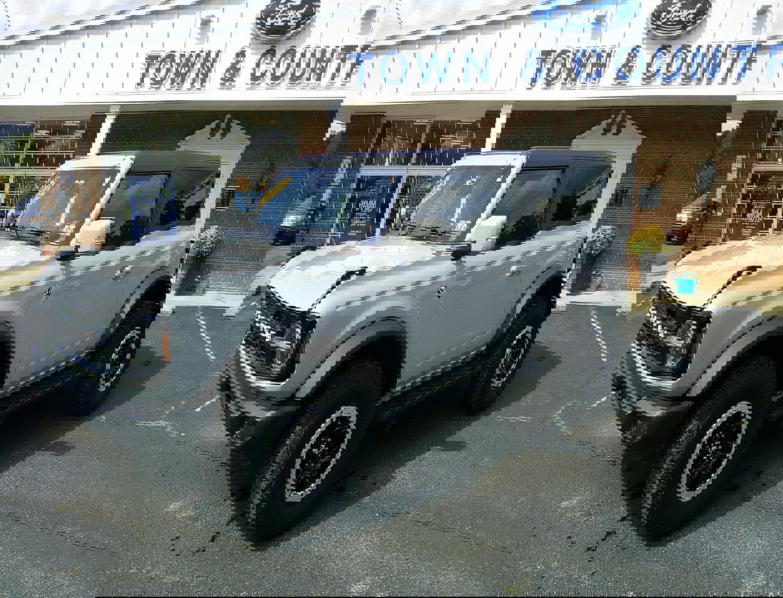 Used 2023 Ford Bronco Outer Banks w/ Sasquatch Package image 2