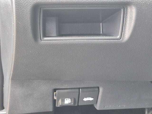 Used 2020 Nissan Versa SV FWD image 9
